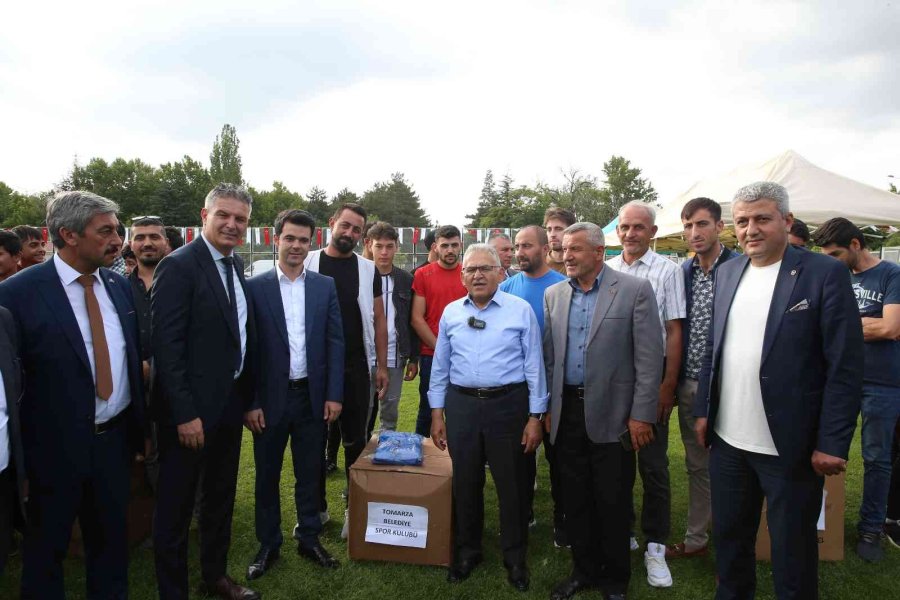 Başkan Büyükkılıç’tan Amatör Spor Kulüplerine 350 Bin Tl’lik Destek