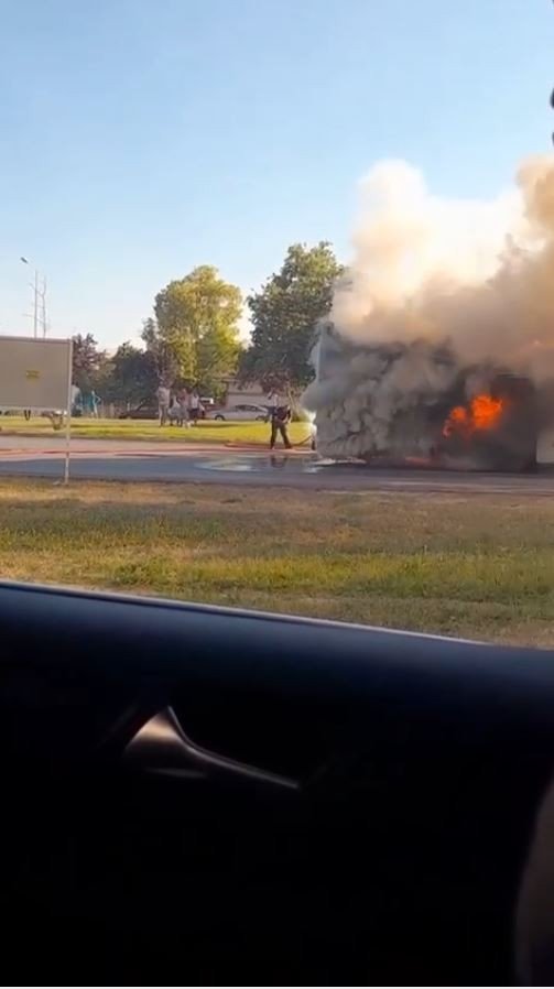 Otogara Yolcu Almaya Giden Şehirlerarası Yolcu Otobüsü Alev Alev Yandı