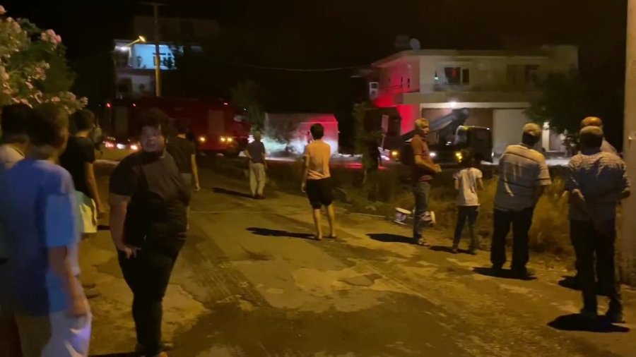 Makilik Alanda Çıkan Yangın Mahalleyi Sokağa Döktü