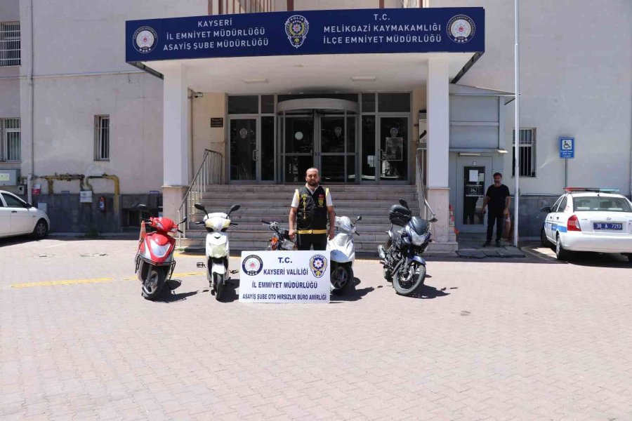 Kuryelere Ait 10 Motosikleti Çalan 3 Hırsız Yakalandı