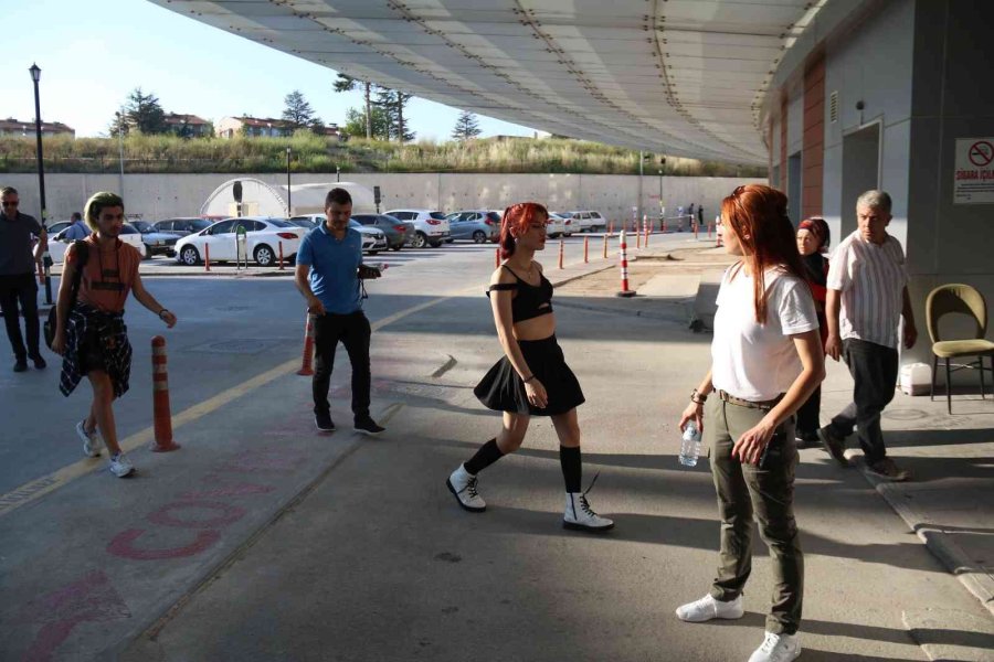 Eskişehir’de İzinsiz Lgbt Yürüyüşüne Polis Müdahalesi: 10 Gözaltı