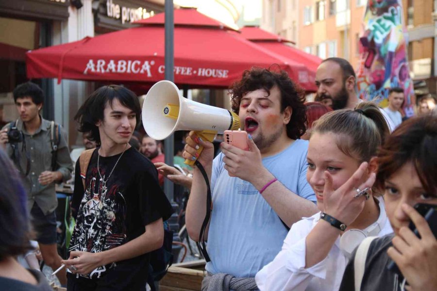 Eskişehir’de İzinsiz Lgbt Yürüyüşüne Polis Müdahalesi: 10 Gözaltı