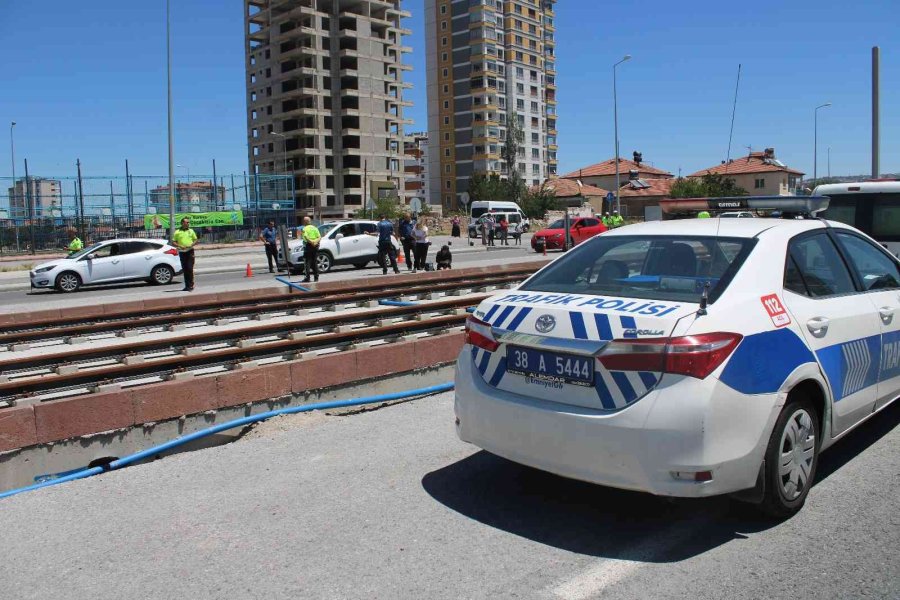 Otomobilin Çarptığı Zihinsel Engelli Çocuk Ağır Yaralandı