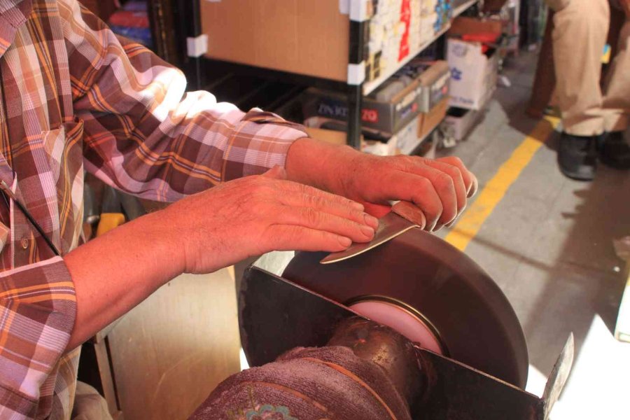 Kurban Bayramı Öncesi 60 Yıllık Bıçak Ustasından ‘işi Bilene Gidin” Uyarısı