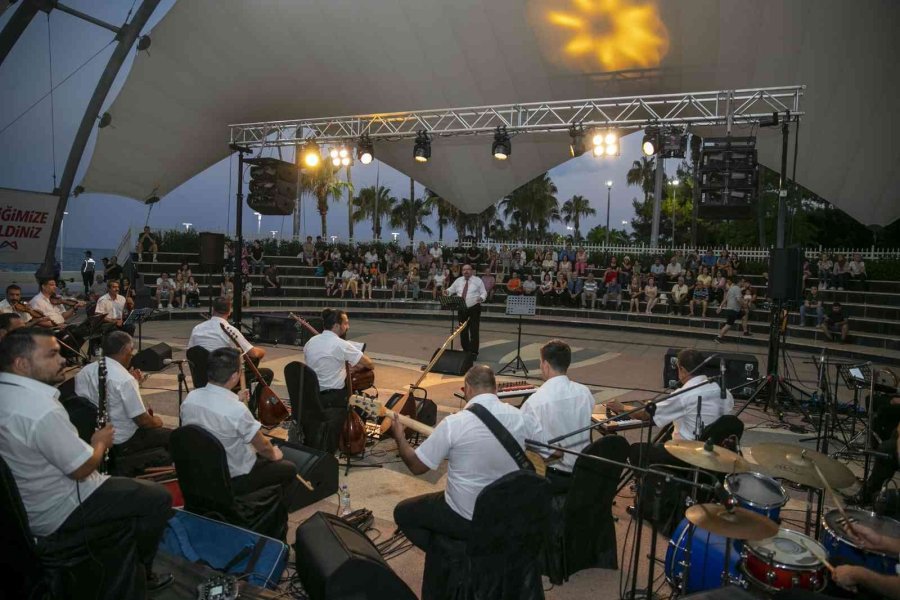 Mersin’de ’yıldızların Altında’ Konseri