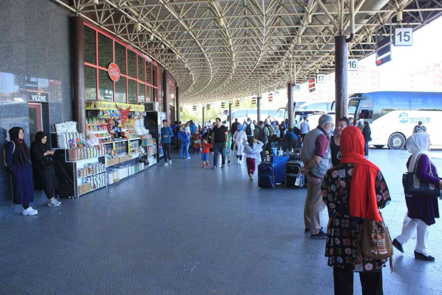 Konya Otogarında Bayram Öncesi Sakinlik Hakim