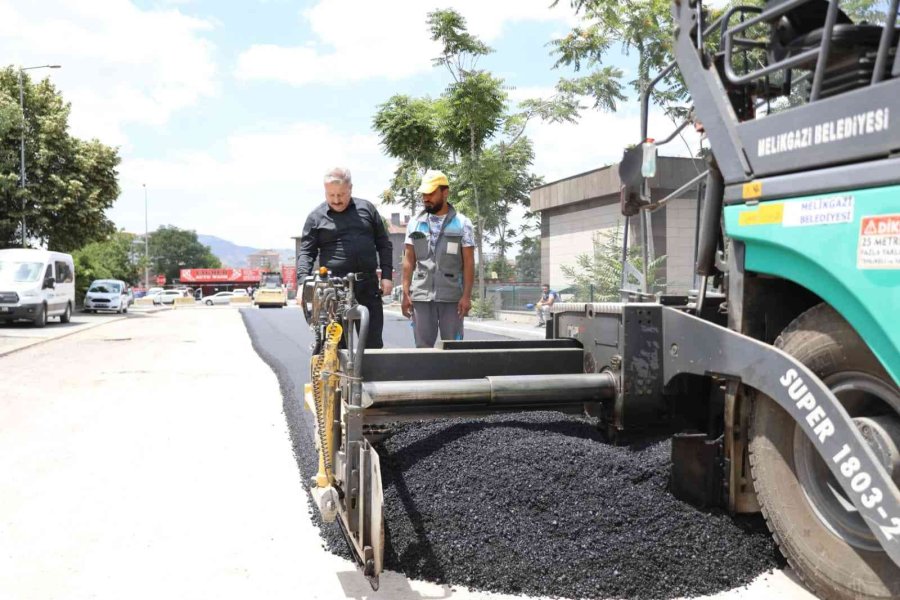 Şehir Merkezine Otopark Ve Asfalt Çalışması Yapılıyor