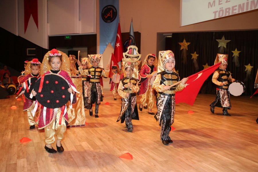 75. Yıl Kreş Ve Çocuk Kulübü Öğrencilerine Coşkulu Mezuniyet Töreni