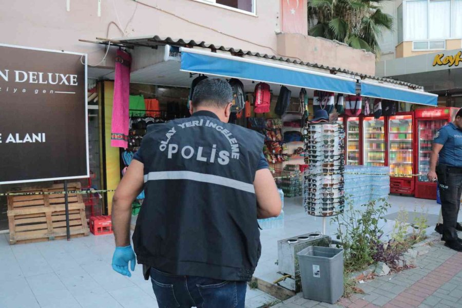 Markette Tartıştığı Ortağını Boğazından Bıçaklayarak Öldürdü