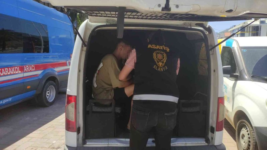 Markette Tartıştığı Ortağını Boğazından Bıçaklayarak Öldürdü