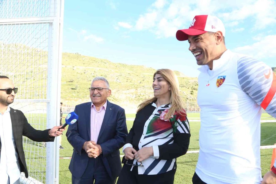 Başkan Büyükkılıç’tan Kayserispor Kampına Ziyaret