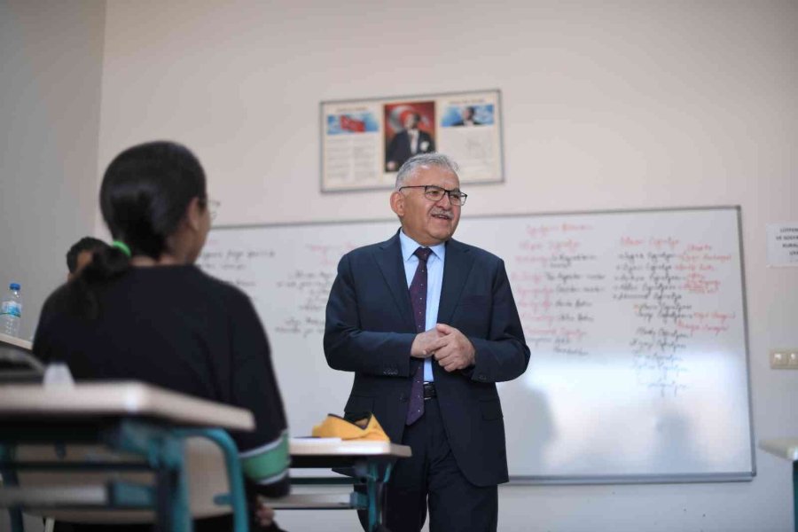 Başkan Büyükkkılıç, Kaymek Yaz Kursları’nda Öğrencilerle Buluştu