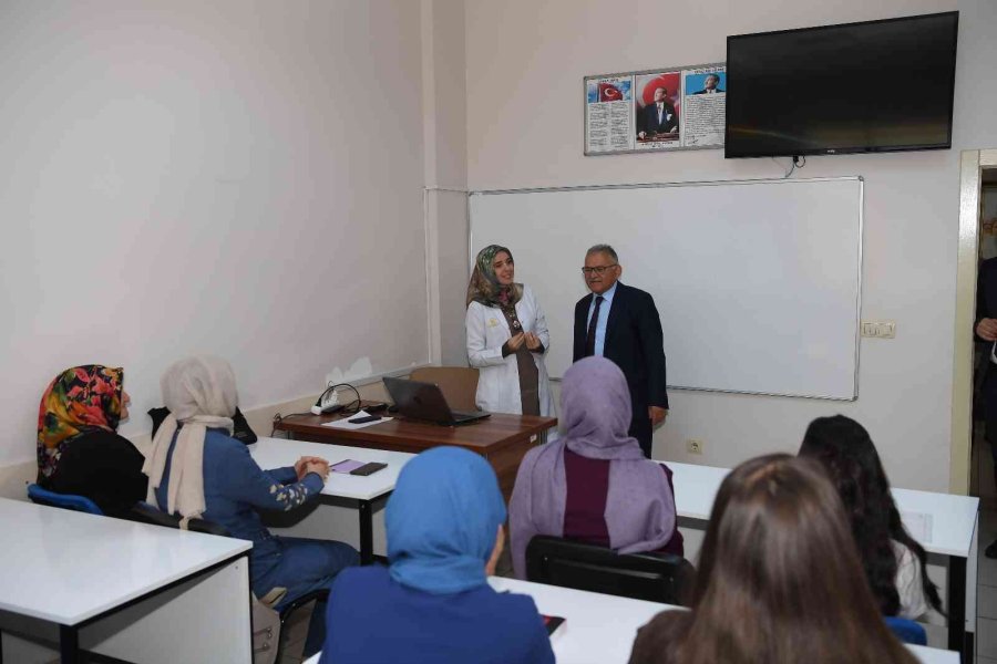 Başkan Büyükkkılıç, Kaymek Yaz Kursları’nda Öğrencilerle Buluştu