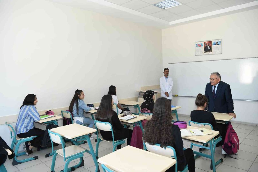 Başkan Büyükkkılıç, Kaymek Yaz Kursları’nda Öğrencilerle Buluştu