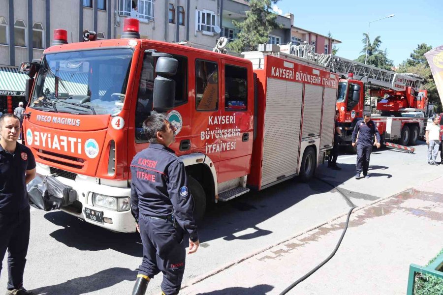 Kayseri’de Çıkan Yangında Ev Kullanılamaz Hale Geldi