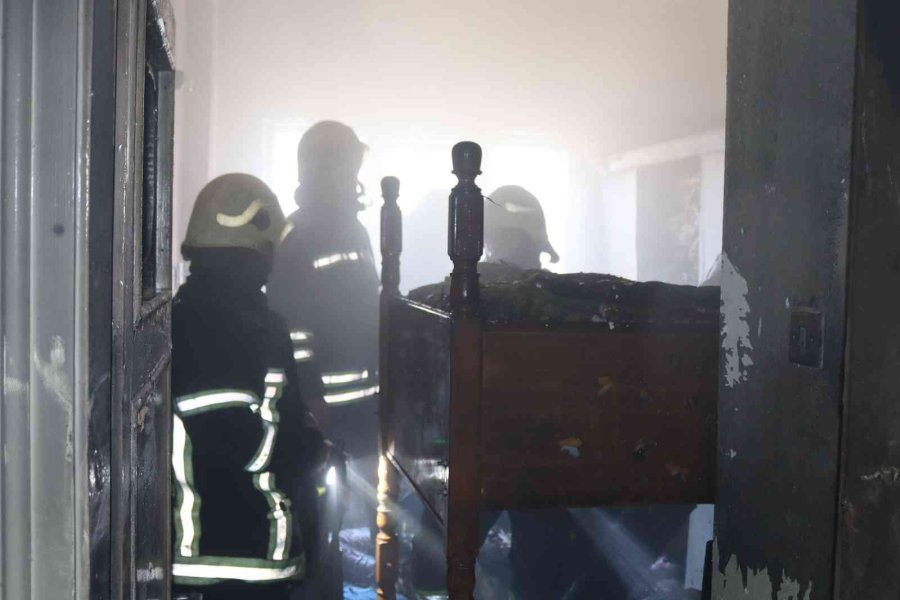 Kayseri’de Çıkan Yangında Ev Kullanılamaz Hale Geldi