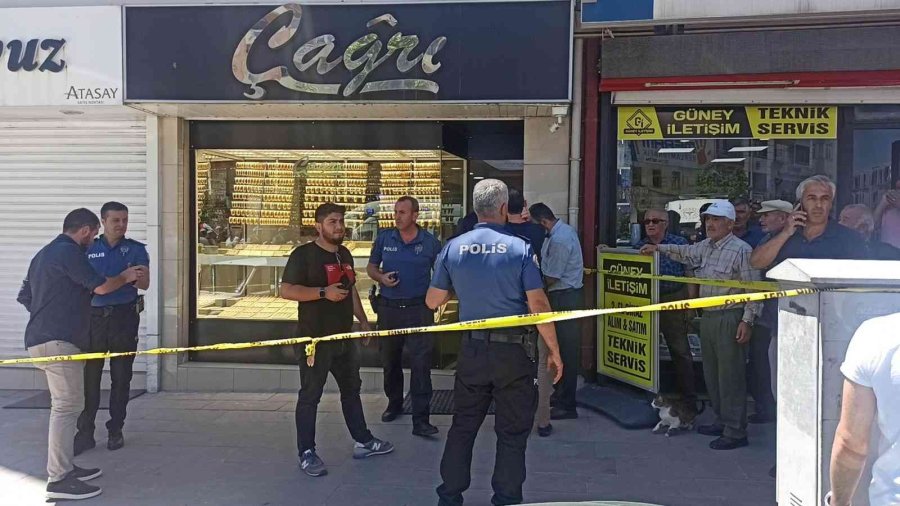 Konya’da Kuyumcu Komşusunun Oğlu Tarafından Silahla Vuruldu