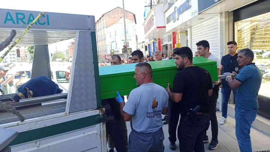 Konya’da Kuyumcu Komşusunun Oğlu Tarafından Silahla Vuruldu