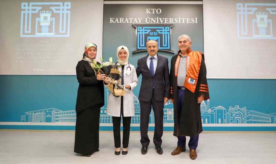 Kto Karatay Üniversitesi Tıp Öğrencilerinin Mezuniyet Sevinci