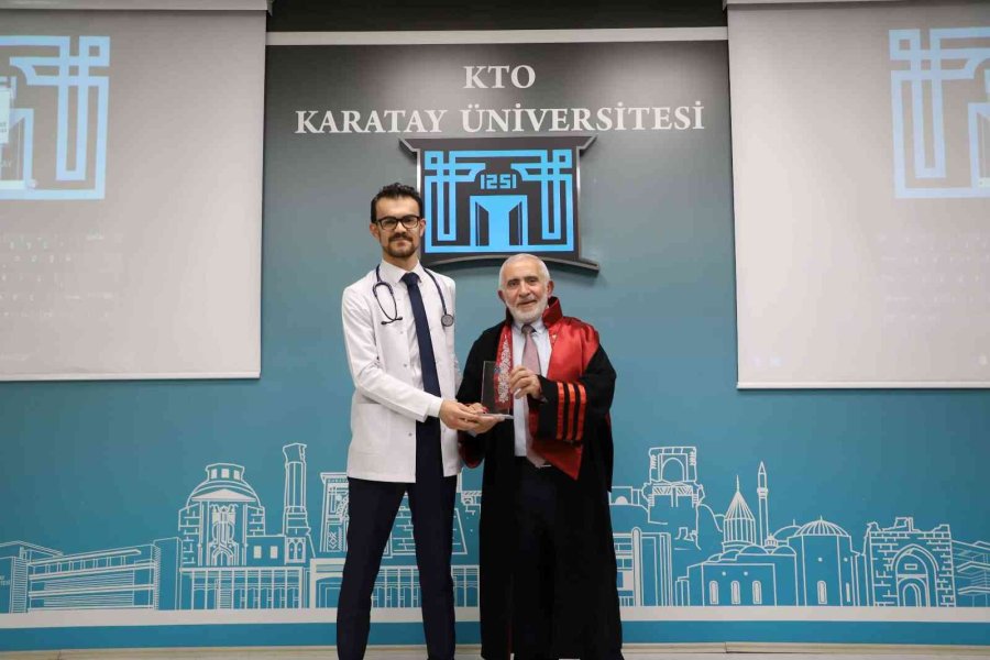 Kto Karatay Üniversitesi Tıp Öğrencilerinin Mezuniyet Sevinci