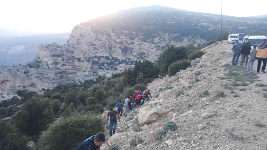 Uçuruma Düşen Motosikletin Sürücüsü Yaralandı