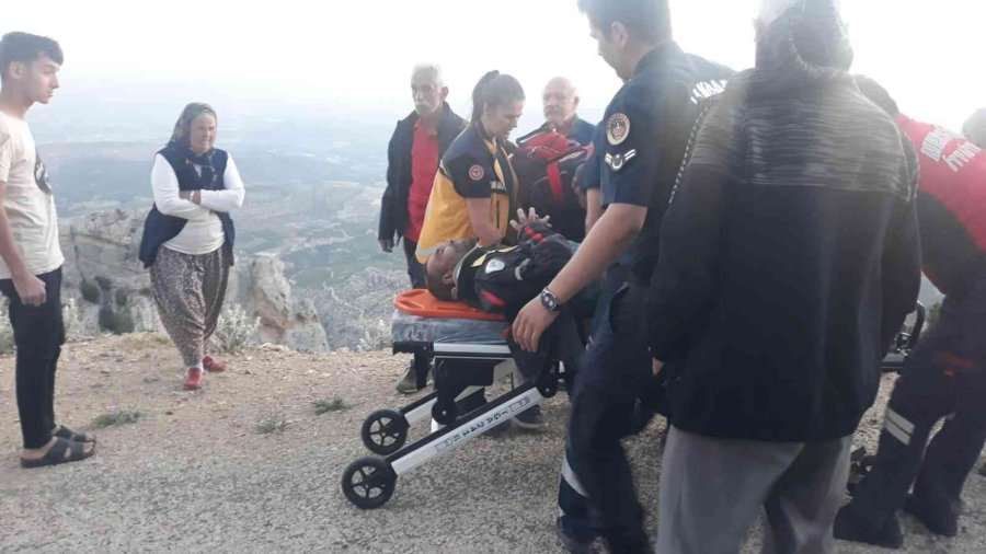 Uçuruma Düşen Motosikletin Sürücüsü Yaralandı