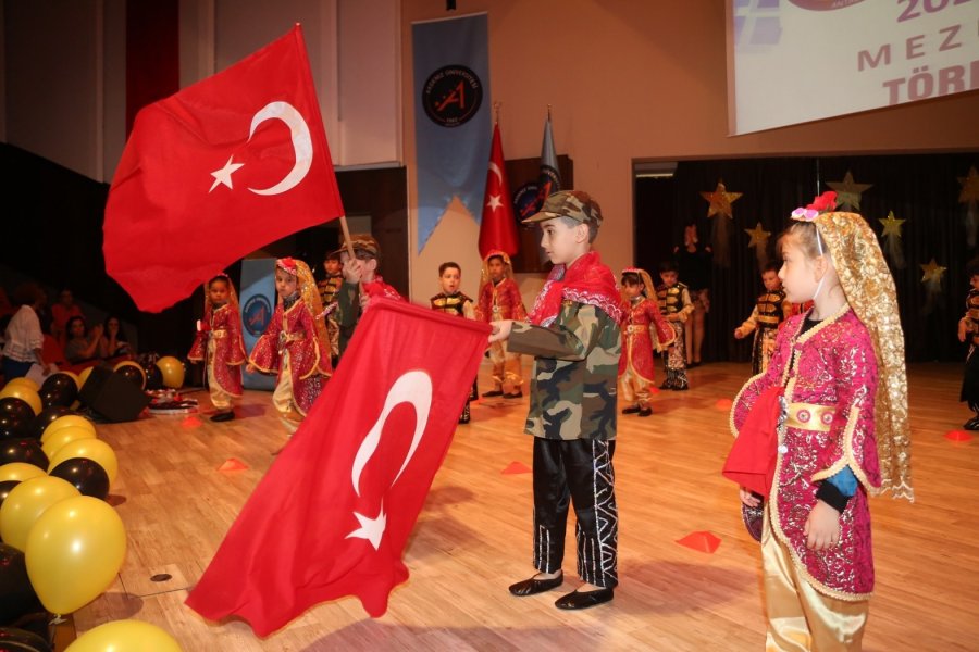 75. Yıl Kreş Ve Çocuk Kulübü Öğrencilerine Coşkulu Mezuniyet Töreni