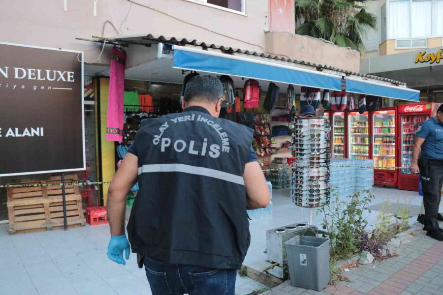 Alacağını İstediği Eski Ortağını Boğazını Kesen Zanlı Kaçarken Kasadaki Parayı Da Almış