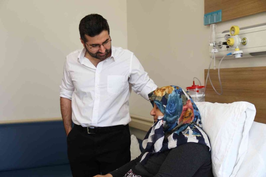 70 Yaşındaki Hasta Bu Yöntemle Sağlığına Kavuştu