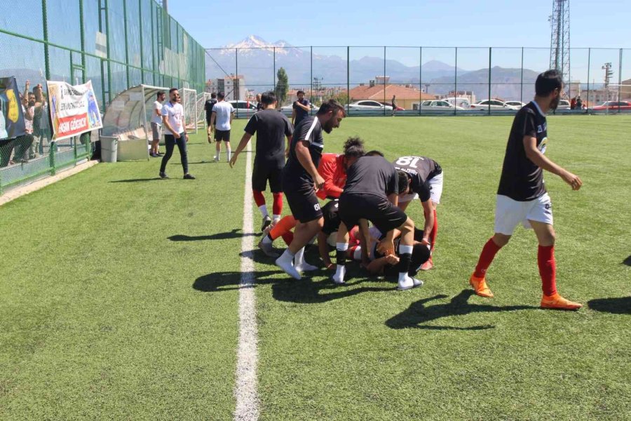 Kayseri 1. Amatör Küme Play-off: Makfit: 3- Kocasinan Gençlikspor: 1