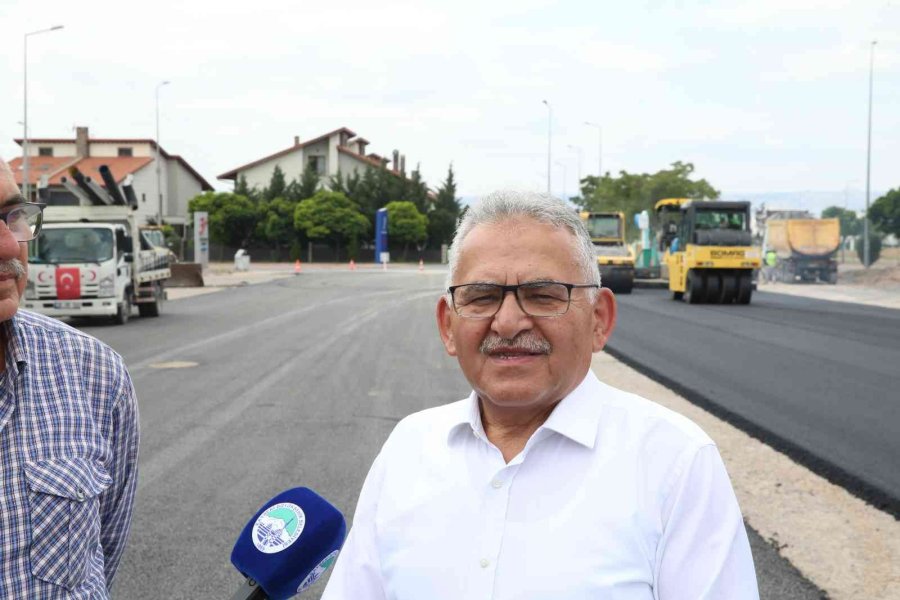 Başkan Büyükkılıç Yol Çalışmalarını Denetledi, Asfalt Serdi
