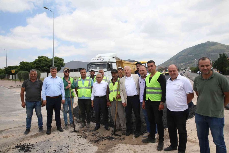 Başkan Büyükkılıç Yol Çalışmalarını Denetledi, Asfalt Serdi