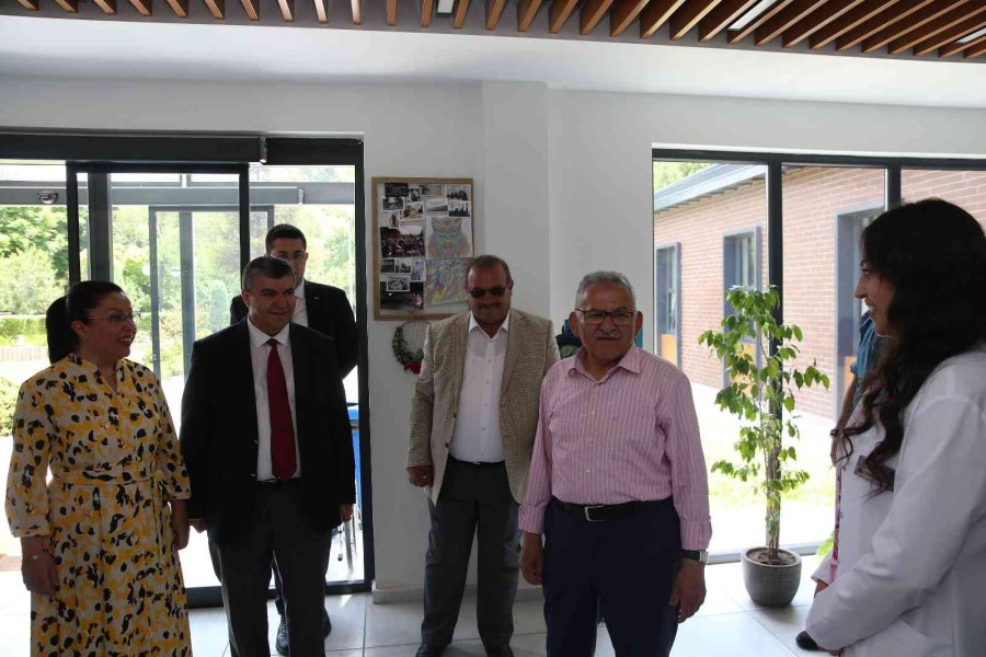 Başkan Büyükkılıç, Ulu Çınarların Gönlünü Aldı