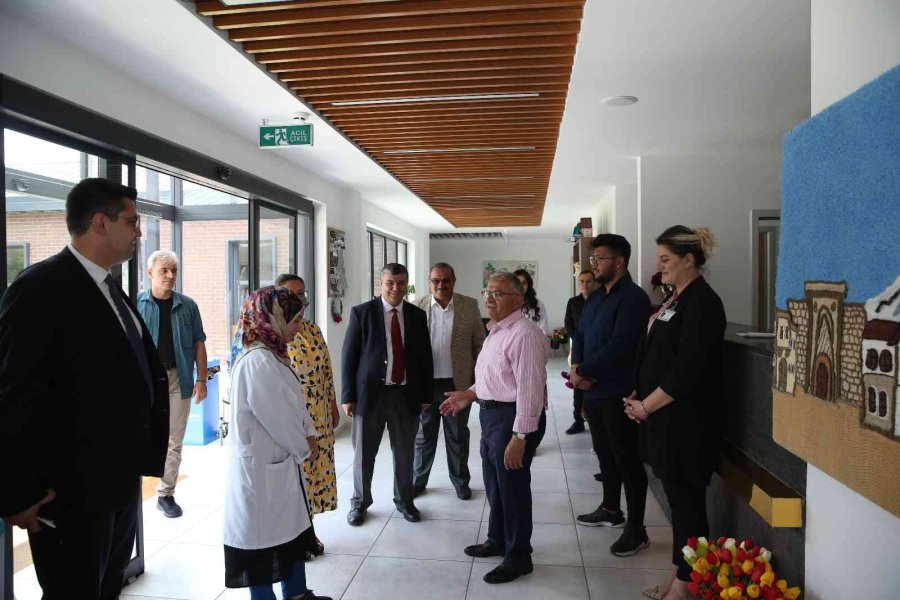 Başkan Büyükkılıç, Ulu Çınarların Gönlünü Aldı