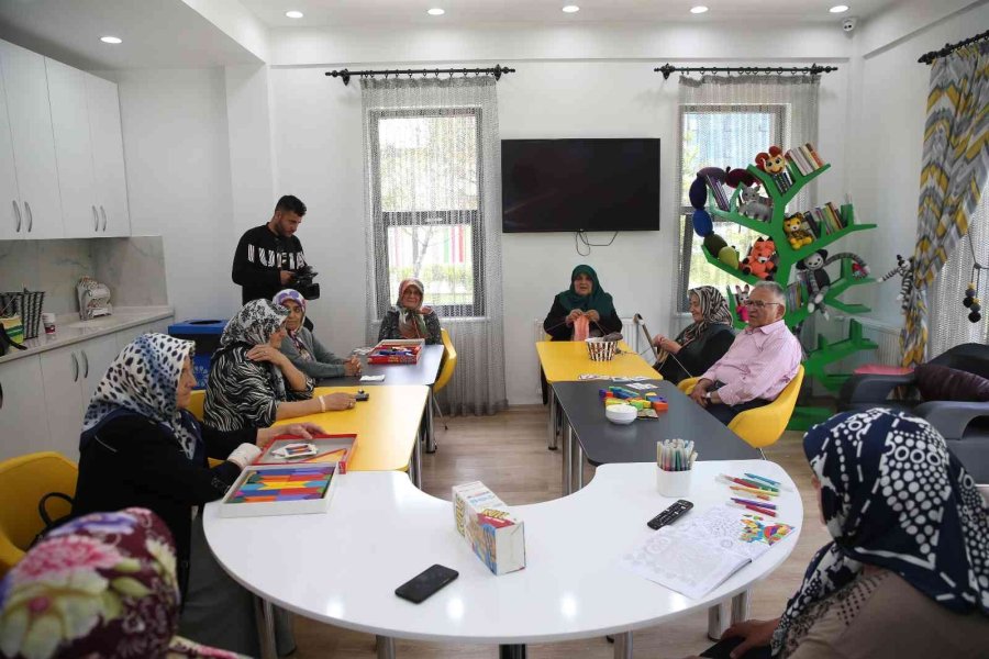 Başkan Büyükkılıç, Ulu Çınarların Gönlünü Aldı