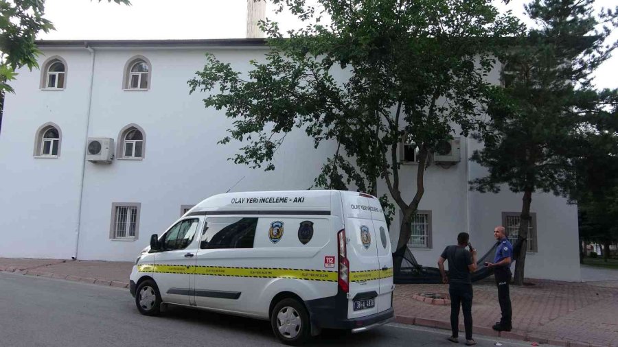 Dut Toplamak İçin Çıktığı Ağaçtan Düşen Yaşlı Adam Yaşamını Yitirdi