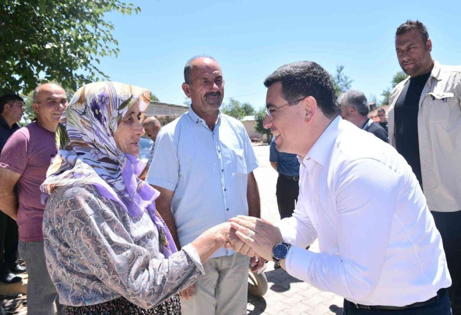 Kepez’de Hayvancılıkla Uğraşan Çiftçilere Saman Desteği