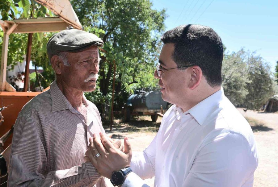 Kepez’de Hayvancılıkla Uğraşan Çiftçilere Saman Desteği