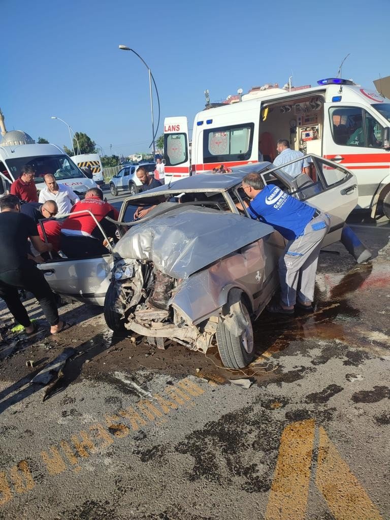 Tarsus’ta Trafik Kazası: 1 Ölü, 2 Yaralı