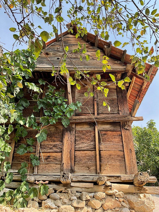 Likya Lahitlerinden Esinlenerek Yapılan Bin 658 Ambar Ve 16’sı Ayakta 79 Seren Kayıt Altına Alındı