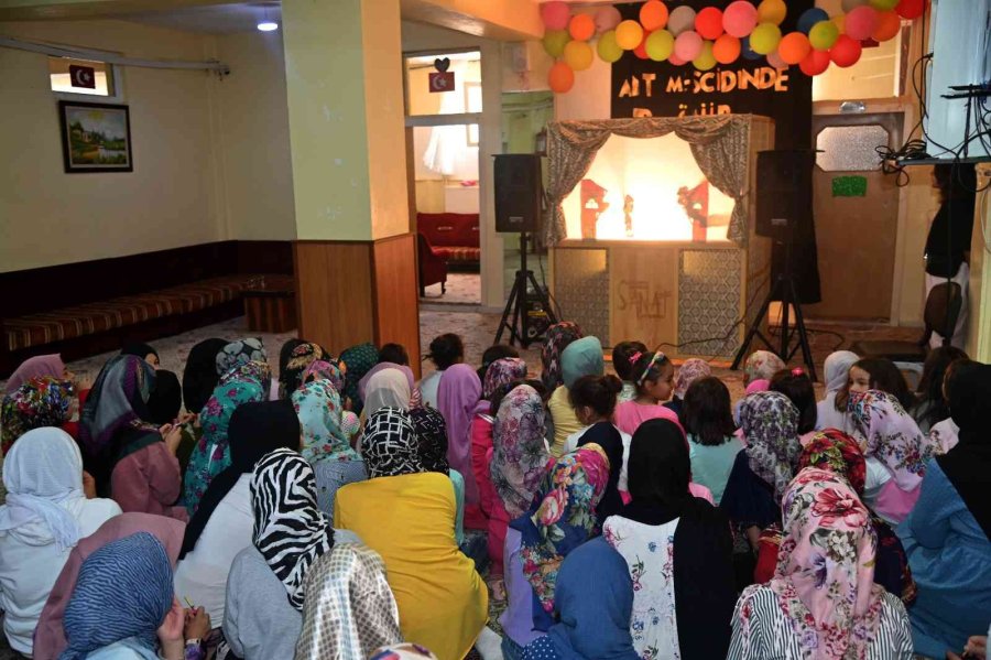 Selçuklu’da Çocuklara "hacivat-karagöz" Gösterisi