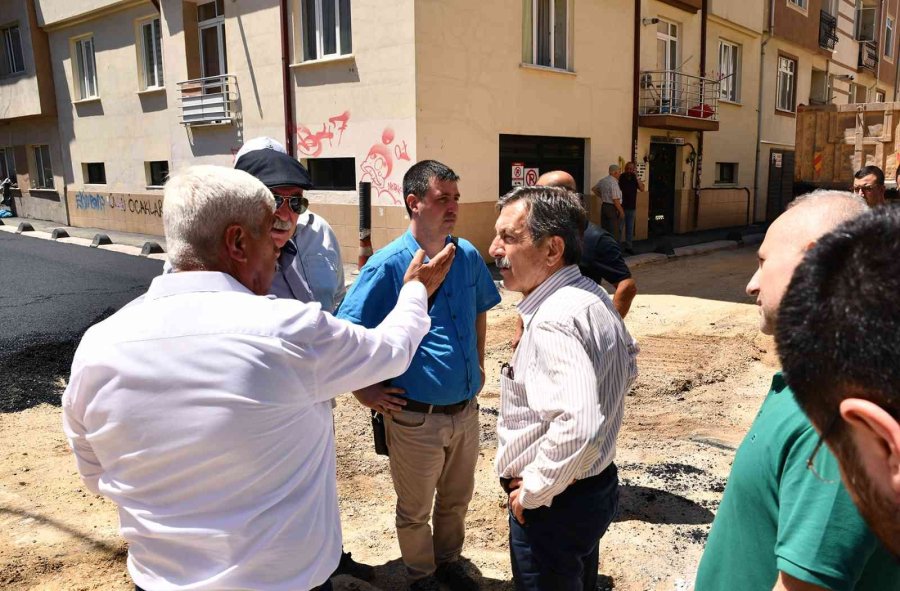 Başkan Ataç Yol Ve Kaldırım Çalışmalarını Yerinde İnceledi