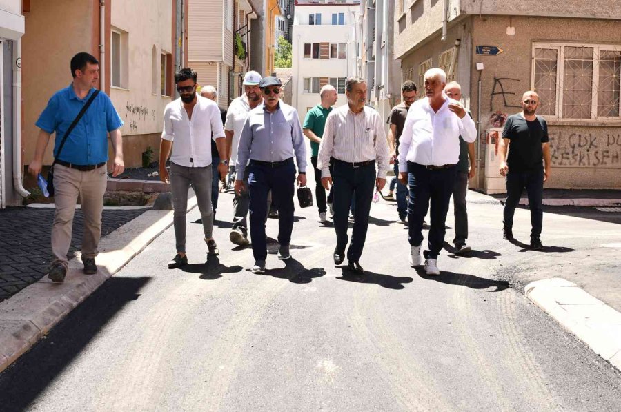 Başkan Ataç Yol Ve Kaldırım Çalışmalarını Yerinde İnceledi