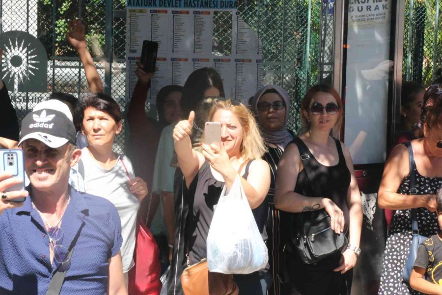 Kırkpınar’da Başpehlivanlığı Kazanan Cengizhan Şimşek, Memleketi Antalya’da Coşkuyla Karşılandı