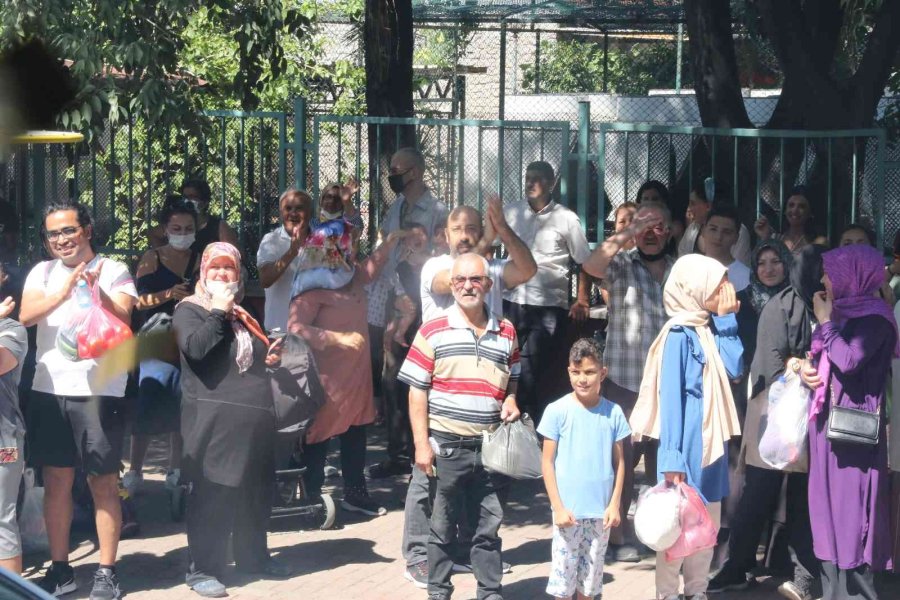 Kırkpınar’da Başpehlivanlığı Kazanan Cengizhan Şimşek, Memleketi Antalya’da Coşkuyla Karşılandı