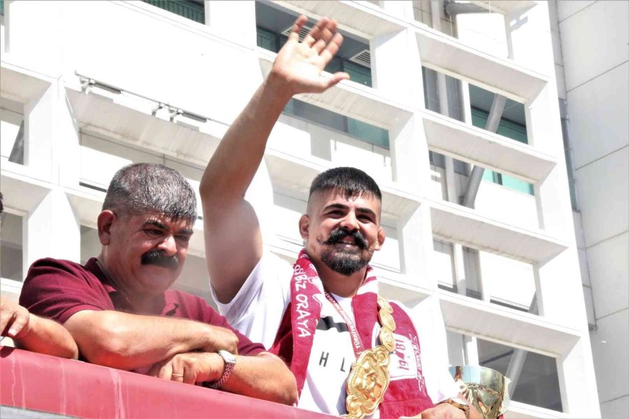 Kırkpınar’da Başpehlivanlığı Kazanan Cengizhan Şimşek, Memleketi Antalya’da Coşkuyla Karşılandı