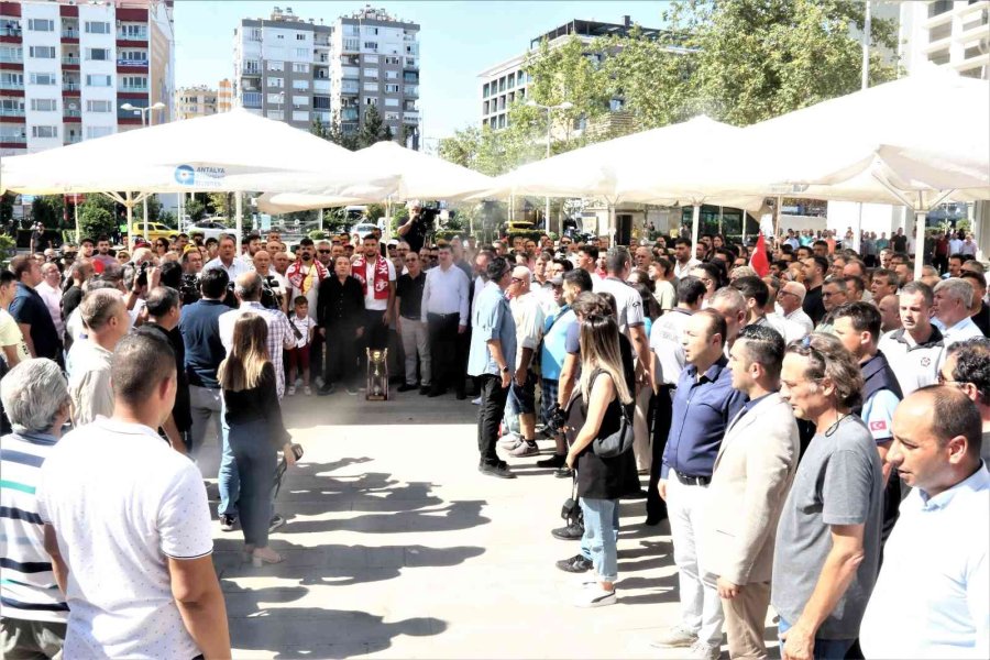 Kırkpınar’da Başpehlivanlığı Kazanan Cengizhan Şimşek, Memleketi Antalya’da Coşkuyla Karşılandı