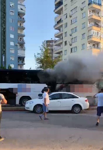 Antalya’da Park Halindeki Boş Yolcu Otobüsünde Yangın