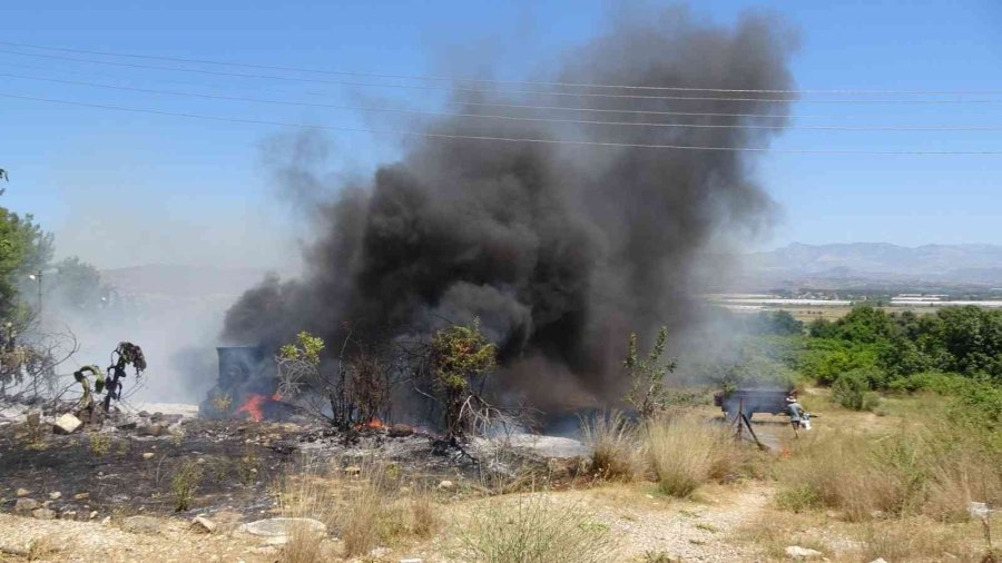 Elektrik Tellerine Çarpan Kuş Yangına Sebep Oldu