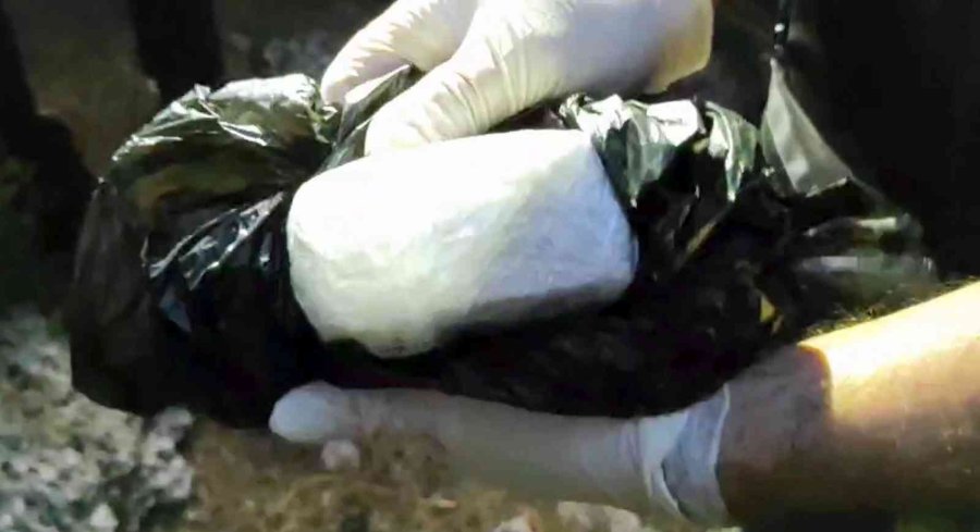 Polisin Otomobille Yolunu Kestiği Uyuşturucu Tacirleri Ormanda Kovalamacayla Yakalandı